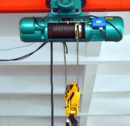 安裝大噸位橋式鋼絲繩電動(dòng)葫蘆時(shí)需要向有關(guān)部門報(bào)裝