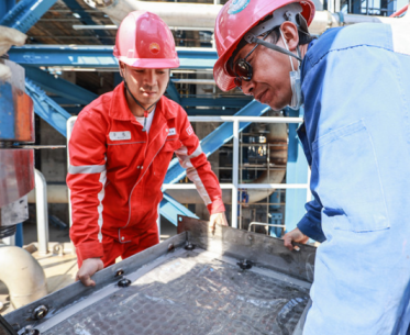 沖洗壓縮機時可用鋼絲繩電動葫蘆吊運濾網(wǎng)