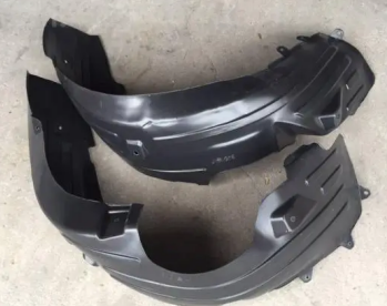 工廠用微型電動葫蘆吊裝輪胎摩擦襯墊，效率高又省人工