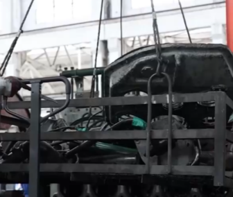 冶金電動葫蘆為機車零部件煮洗工作提供吊裝服務(wù)