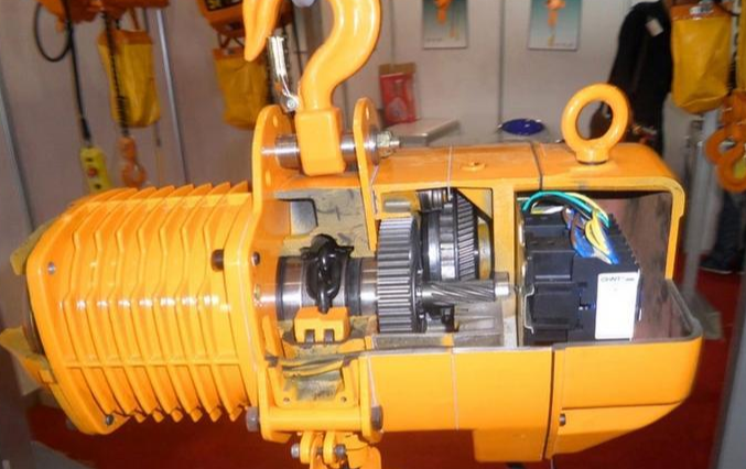 電動(dòng)葫蘆采用過熱保護(hù)裝置可精準(zhǔn)把控工作時(shí)長